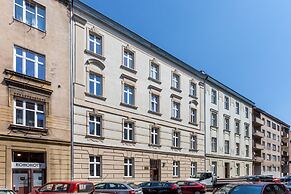 FriendHouse Apartments