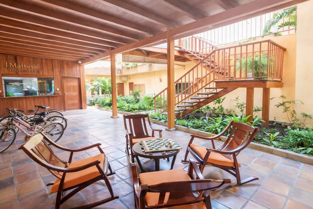 Hotel El Maltese – Lakefront