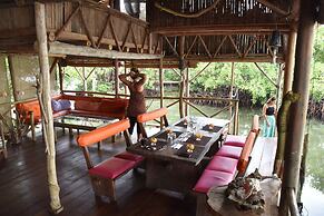 Urraca Monkey Island Eco Resort