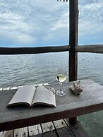Urraca Monkey Island Eco Resort