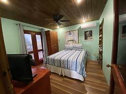 Mariposa Lodge
