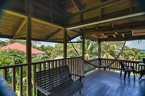 Mariposa Lodge