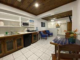 Mariposa Lodge