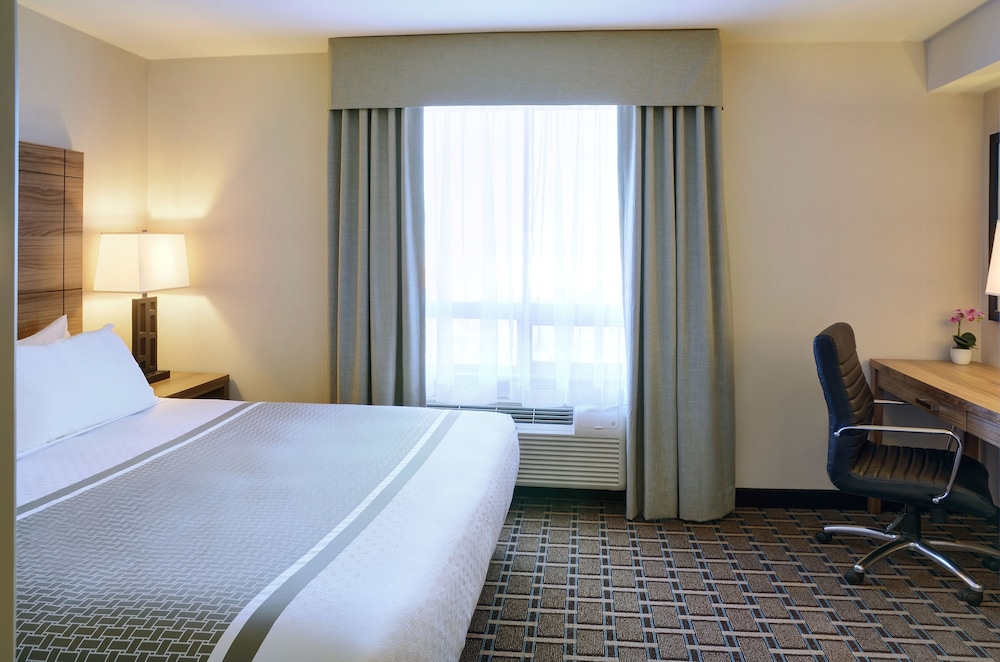 Pomeroy Inn And Suites Vermilion