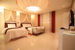 Ivy Hotel