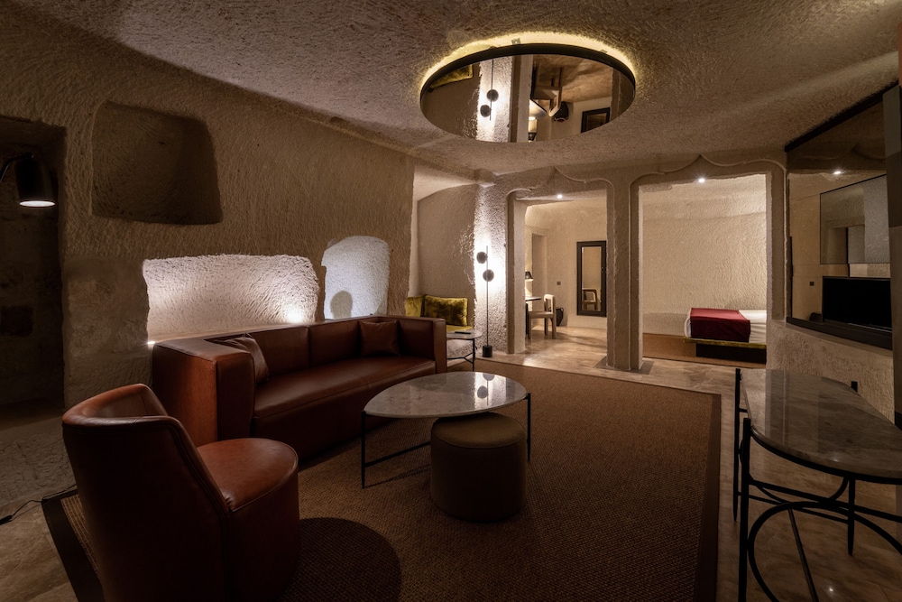 Artemis Cave Suites - Adults Only