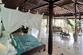 The Mahogany Villa