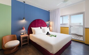 PLAY Seaport Suite Hotel TLV