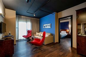 PLAY Seaport Suite Hotel TLV