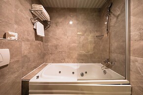 Parion Hotel