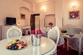 LH Hotel Gold