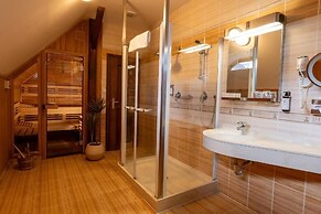 LH Hotel Gold