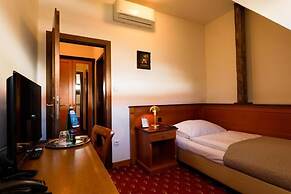 LH Hotel Gold