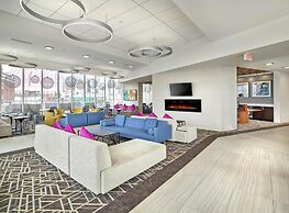 DoubleTree by Hilton Edmonton Downtown