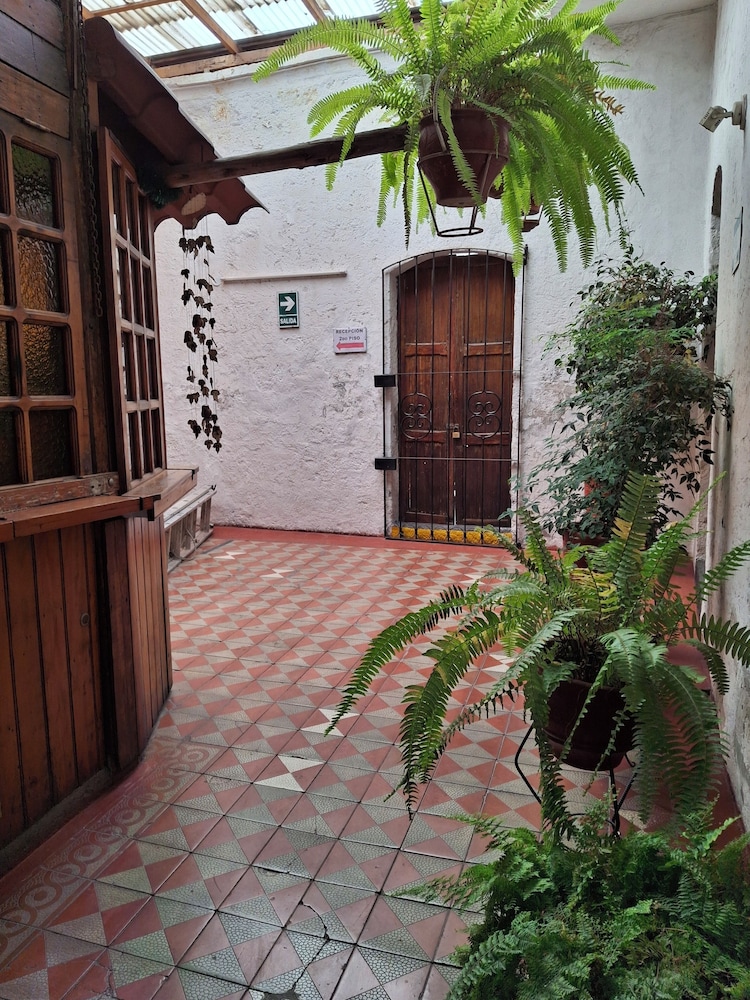 Hostal Lluvia de Oro