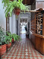 Hostal Lluvia de Oro