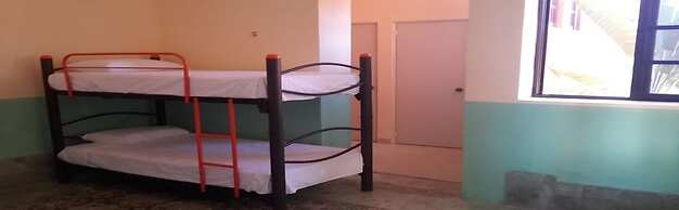 Hostal La Ermita - Hostel