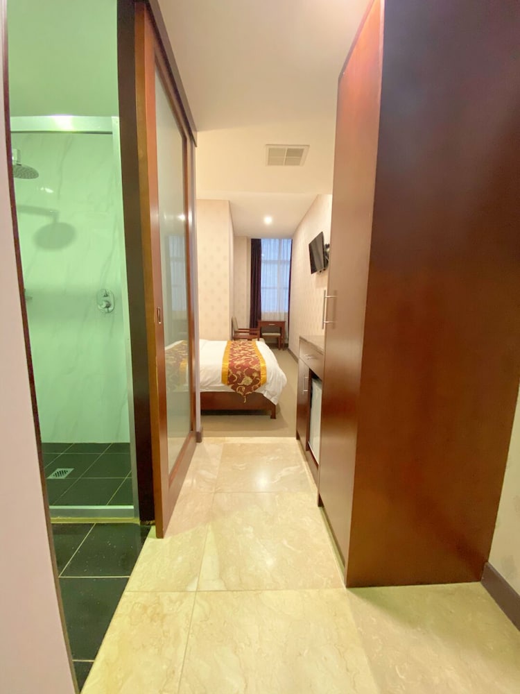 Megaboom City Hotel