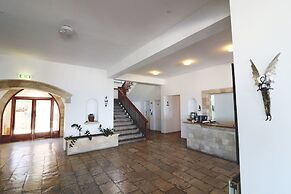 Axiothea Hotel