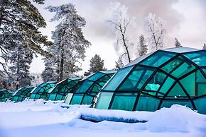 Kakslauttanen Arctic Resort