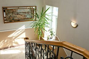 U Zolotykh Vorot Hotel