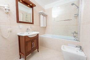 U Zolotykh Vorot Hotel