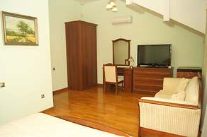 Dynasty Apartments