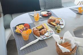 Flaskos Luxury Suites