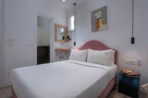 Flaskos Luxury Suites
