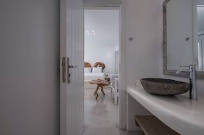 Flaskos Luxury Suites