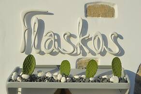 Flaskos Luxury Suites