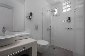 Flaskos Luxury Suites