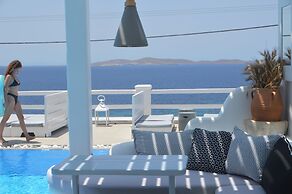 Flaskos Luxury Suites