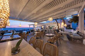 Flaskos Luxury Suites