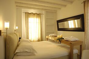 Kapetan Tasos Suites