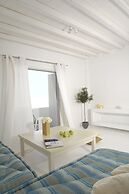 Kapetan Tasos Suites
