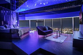In The Sky - Sky Tower Apartments