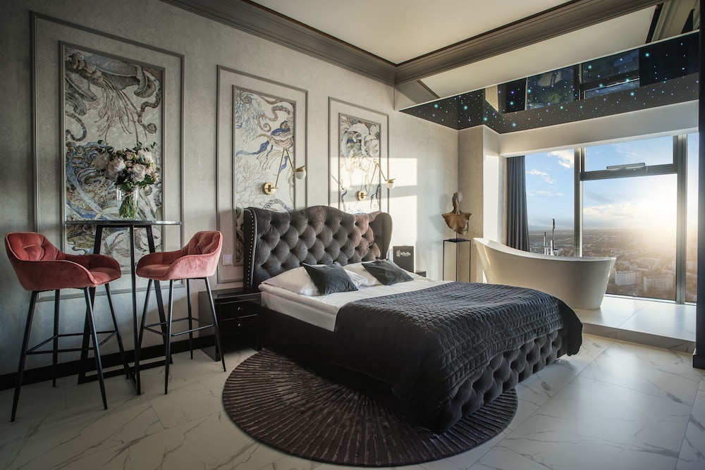 In The Sky - Sky Tower Apartments