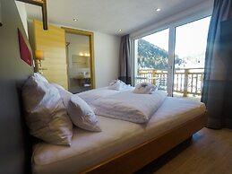 Collina Hotel Garni
