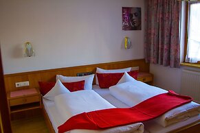Collina Hotel Garni
