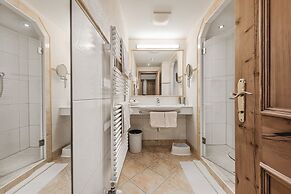 ASTER Boutique Hotel & Chalets