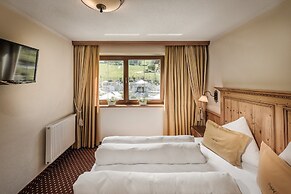 ASTER Boutique Hotel & Chalets