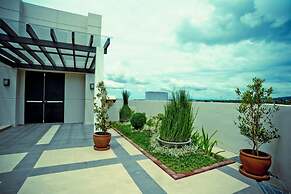 SanTomas Suites