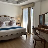 Queen Margarette Hotel - Main