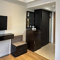 Queen Margarette Hotel - Main
