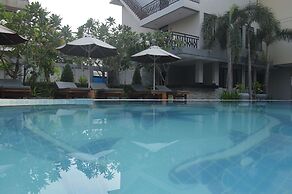 Holiday Hotel