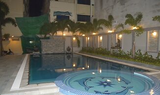 Holiday Hotel