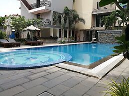 Holiday Hotel