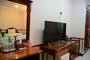 Holiday Hotel