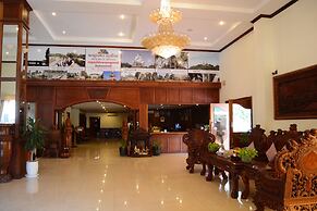 Holiday Hotel